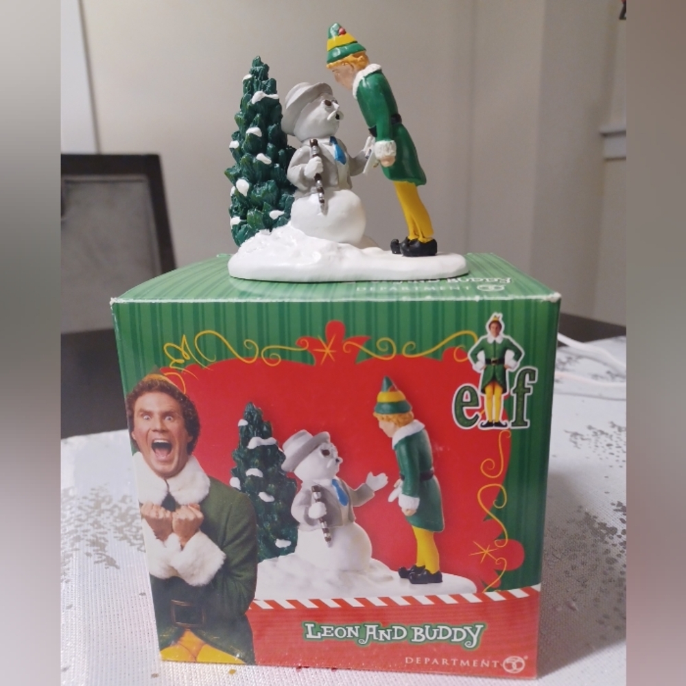 Dept 56 Elf the Movie Christmas Village Leon And Buddy Accessory 4053062 READ
